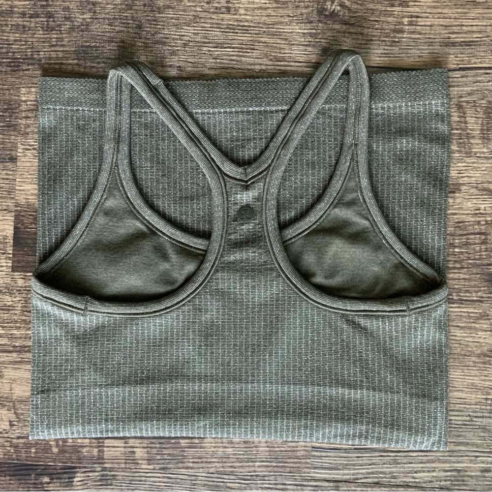 Lululemon ~ EBB TO STREET TANK ~ * SHINE *
Olive~Silver *SHINE* - Picture 8 of 12